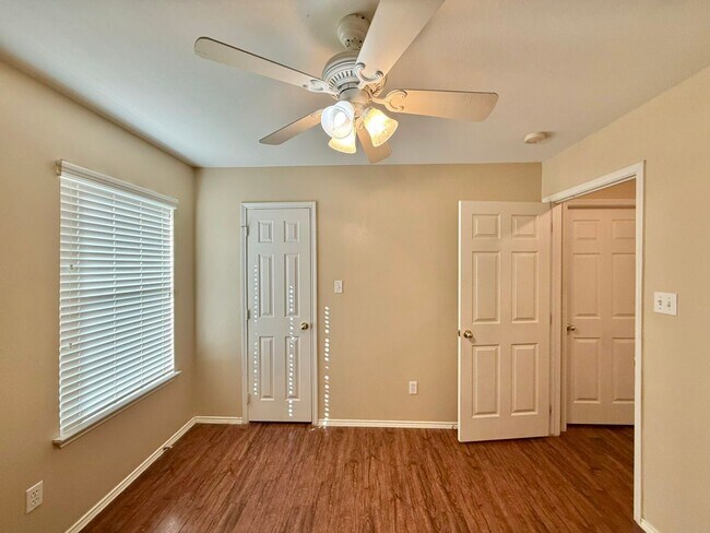 Building Photo - 3 Bedroom, 2 Bathroom Home in Lindale!