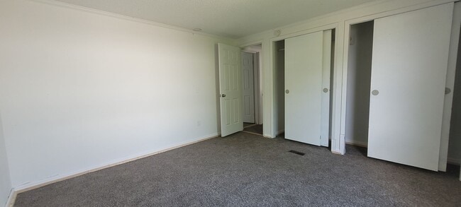Building Photo - 3 bedroom 2 bathroom mobile home in Quarry...