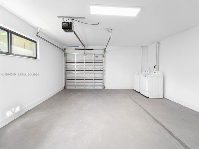 Building Photo - 212 SW 7th St