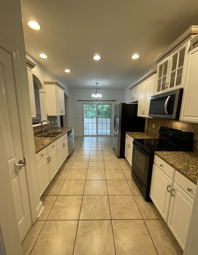 Building Photo - Move-In Incentive - $200 off first month's rent