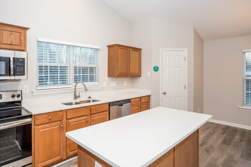Building Photo - 5839 Mahogany Pl SW
