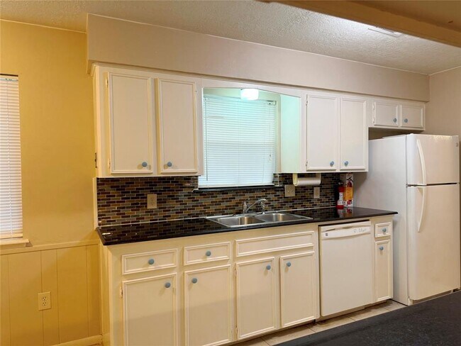 Building Photo - 13430 Exton Ln