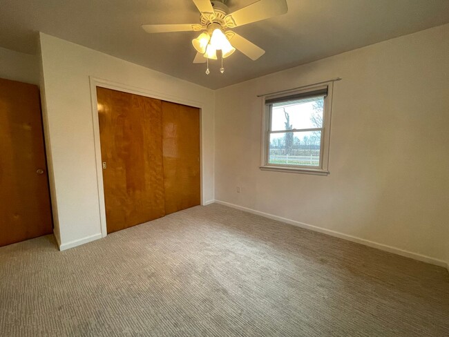 Building Photo - Three Bedroom Home in Richland