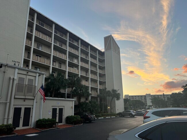 Building Photo - 14475 Strathmore Ln