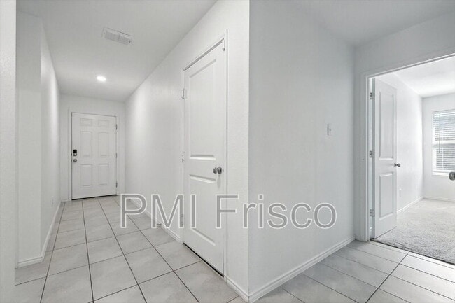 Building Photo - 1653 Bluffview Dr