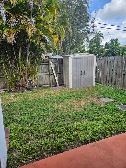 Building Photo - 6231 SW 37th Ct