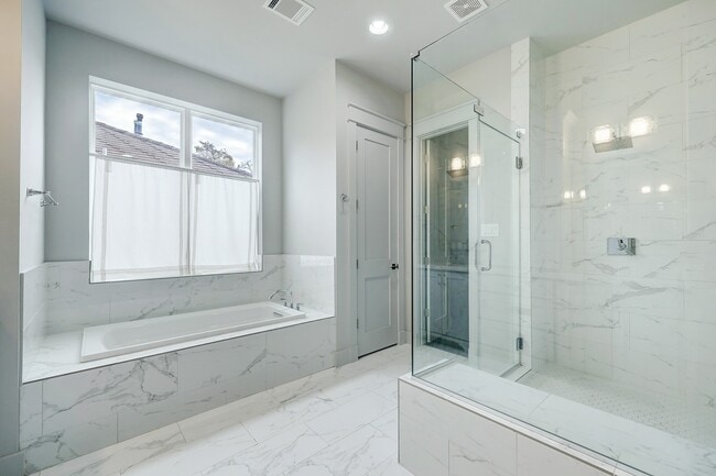 Building Photo - 609 W Pierce St