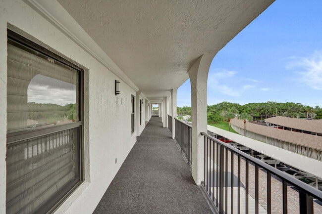 Building Photo - 1627 Riverview Rd