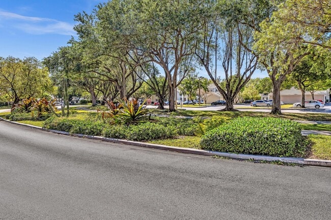 Building Photo - 2851 N Oakland Forest Dr