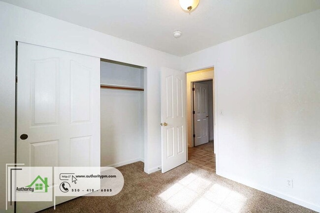 Building Photo - 2875 Reservoir Ln