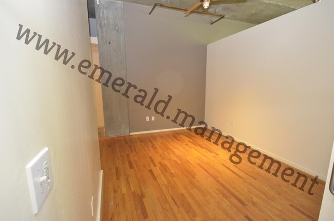 Building Photo - 640 Glen Iris Dr NE