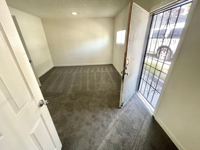 Building Photo - 397 N 15th St