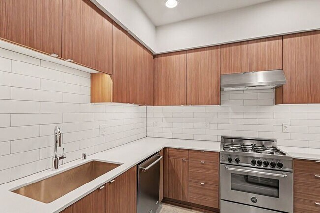 Building Photo - 3810 California Ave SW