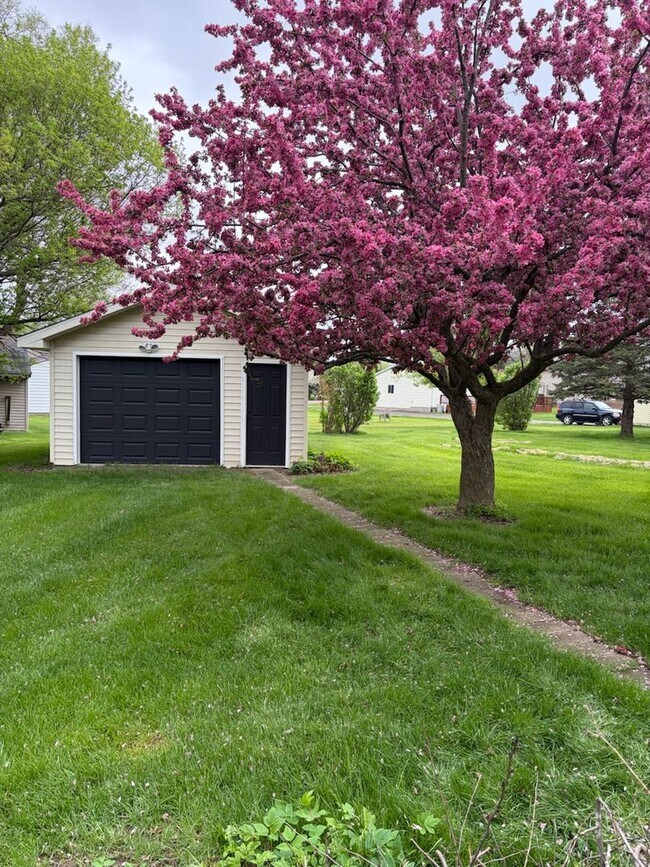 Building Photo - 3 bedroom in Grand Blanc Twp. - Available furnished or unfurnished