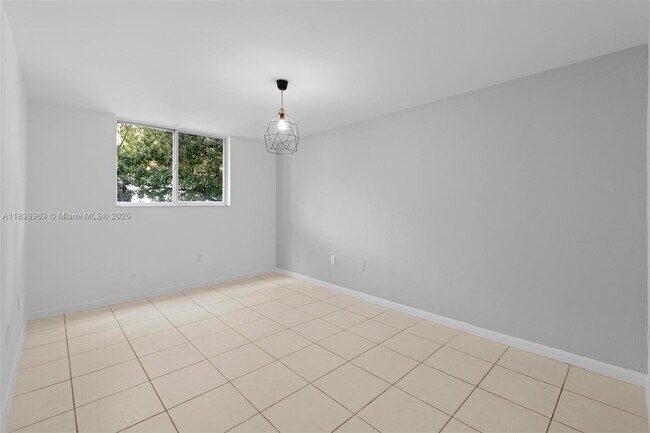 Building Photo - 1688 West Ave