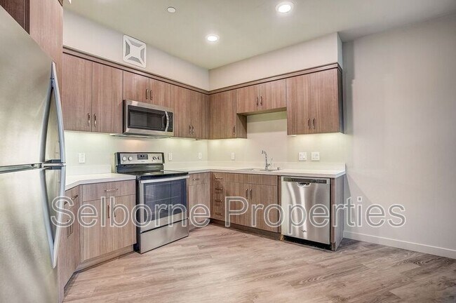 Building Photo - 5239 Claremont Ave