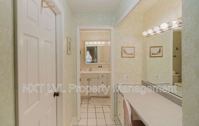 Building Photo - 403 SE 33rd Terrace