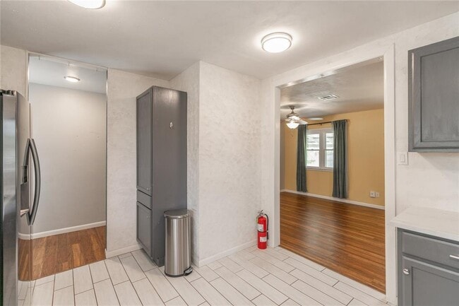 Building Photo - 718 Highland Pkwy