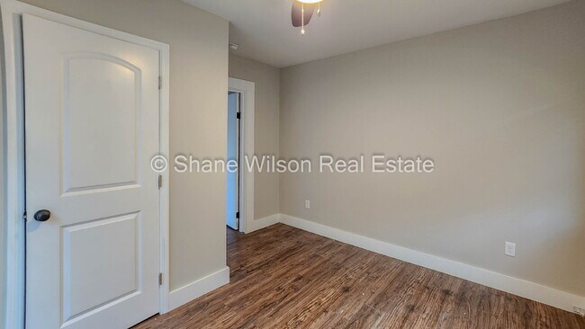 Building Photo - Cute little 2 BR / 1 BA up for lease!