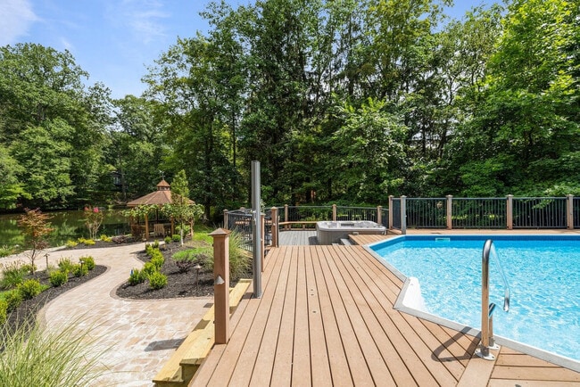 Building Photo - 2A Cherry Ln