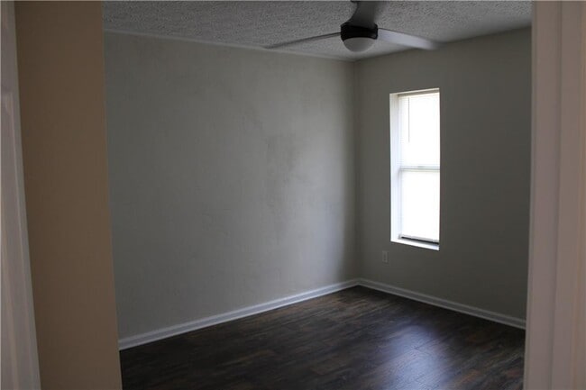 Building Photo - 211 Goshen Ln