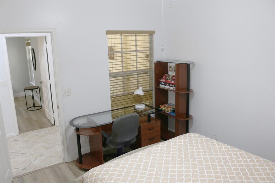 Building Photo - 12582 Shoreline Dr