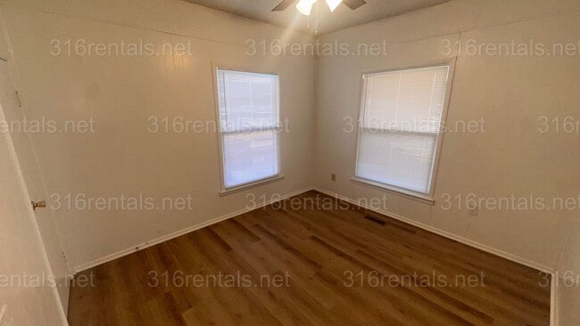 Building Photo - $1445 - 5 room 1.5 bathroom - Single Family Home