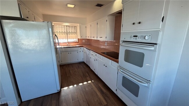 Building Photo - 1516 Houssels Ave