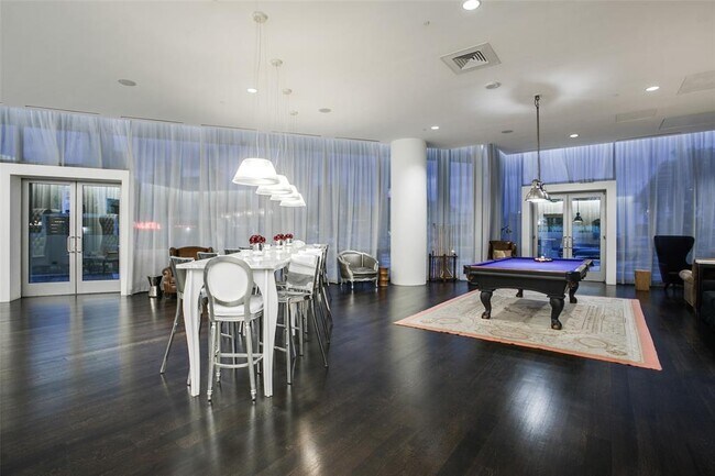 Building Photo - 2200 Victory Ave