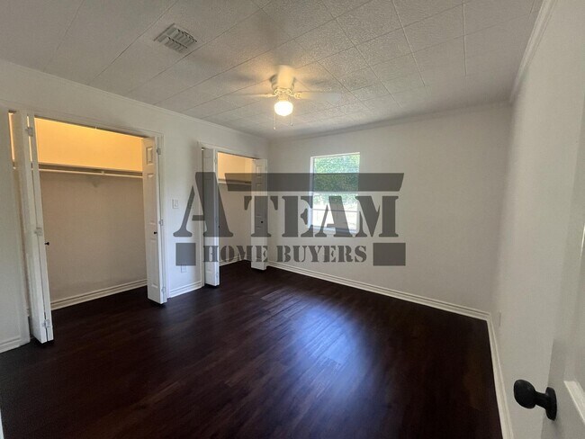 Building Photo - Remodeled 3 Bedroom 2 Bathroom