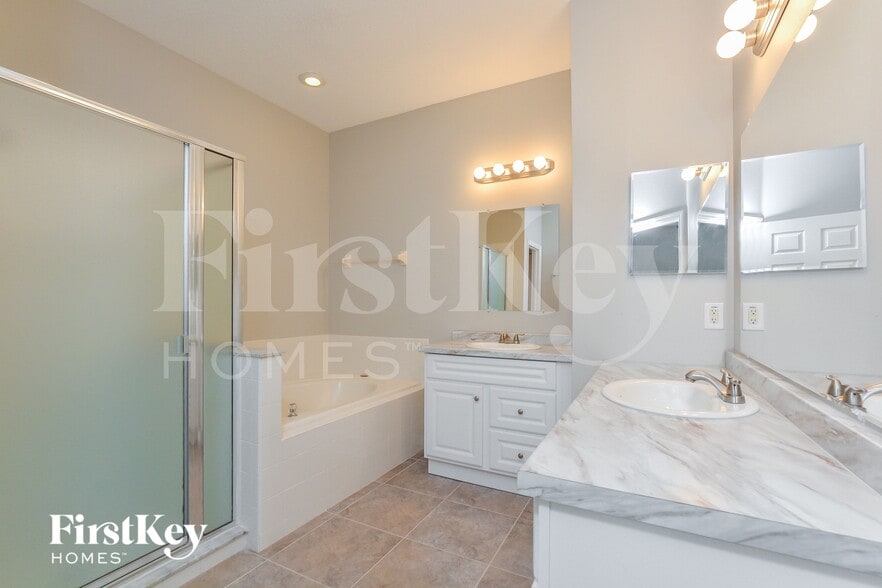 Building Photo - 10020 Savannah Bluff Ln