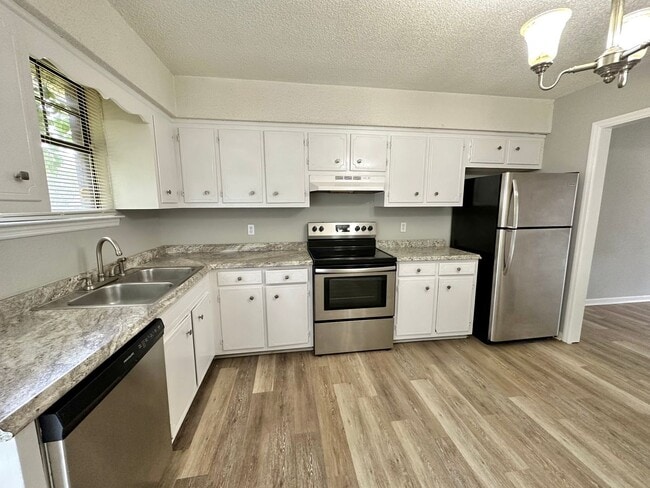 Building Photo - Spectacular Special - $1/2 OFF First Month's Rent & Stanley Travel Cup ($40.00 Value)