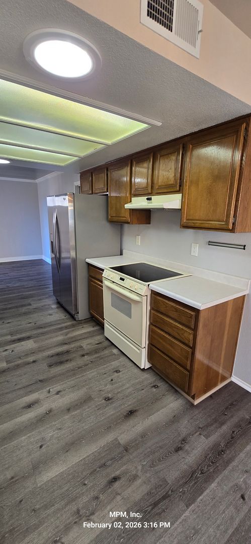 Building Photo - Lovely 2 bed 2 bath in 55 and over community