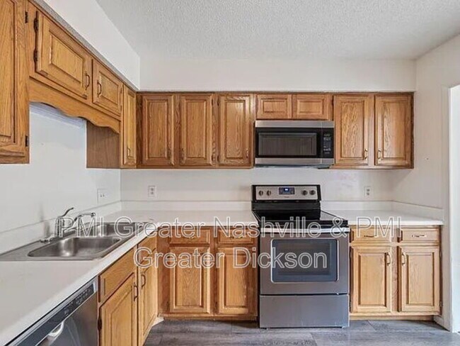 Building Photo - 717 Barlin Ct