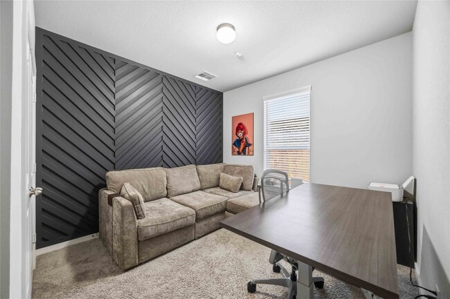 Building Photo - 16427 Apache Wds Wy