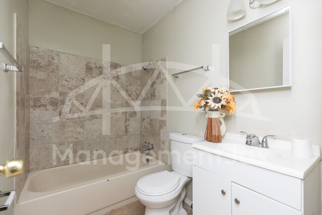 Building Photo - 7216 Ken Knight Dr W