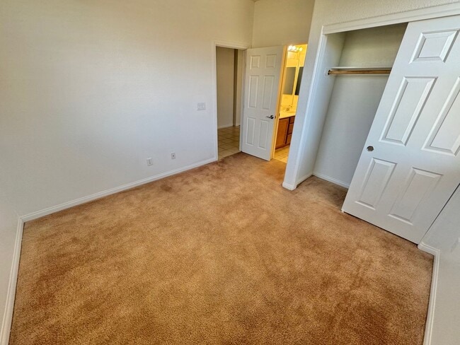 Building Photo - BEAUTIFUL 4 BEDROOM HOME IN GUARD GATED CO...