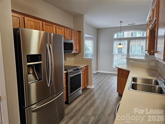 Building Photo - 10427 Alexander Martin Ave