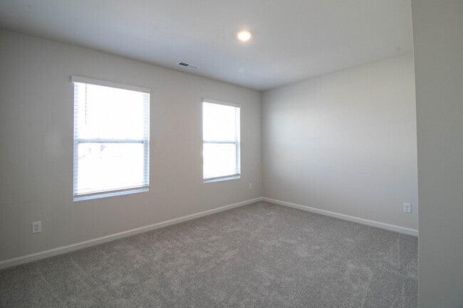 Building Photo - 1247 Ross Farms Blvd