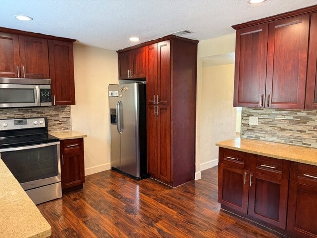 Building Photo - Unique 5 Bedroom 2 Story w/ Solar Suisun *...