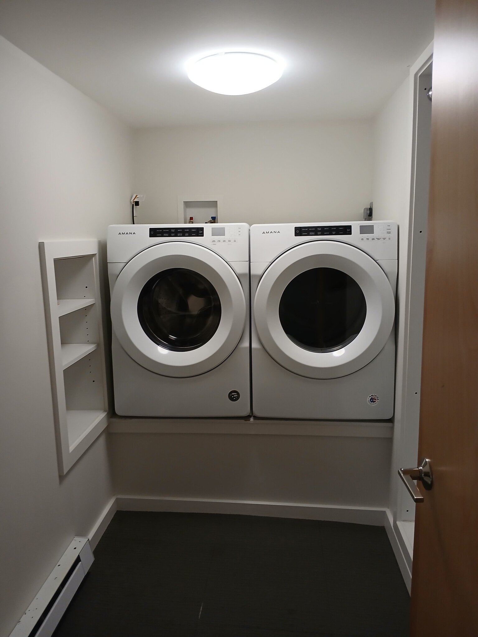 Building Photo - 100 Eheart St SE