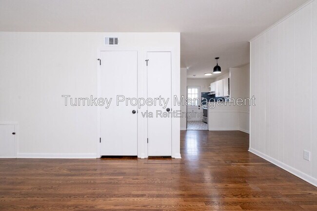 Building Photo - 623 Sherman St
