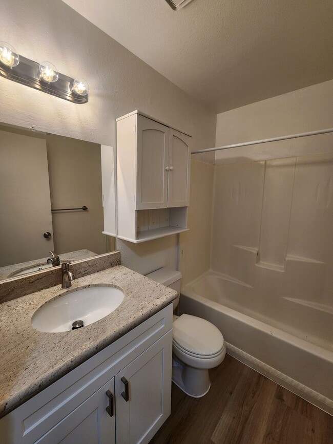 Building Photo - L77700