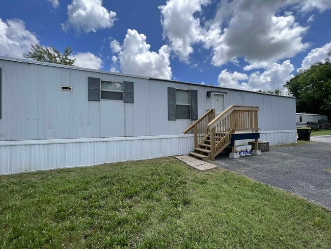Primary Photo - CUTE REMODLEDED 2 BEDROOM / 2 BATHROOM IN ...