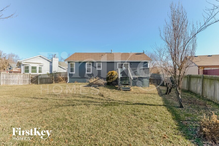 Building Photo - 704 York Dr