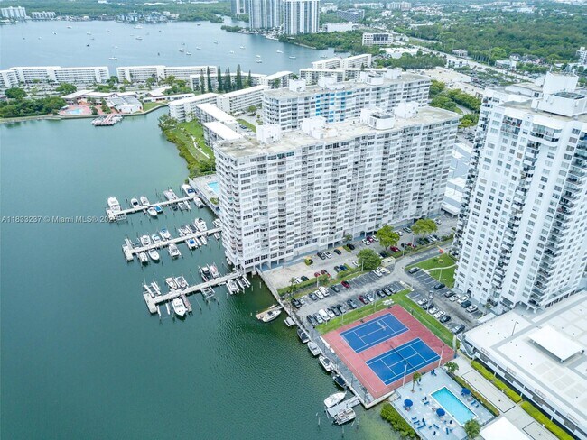 Building Photo - 18081 Biscayne Blvd