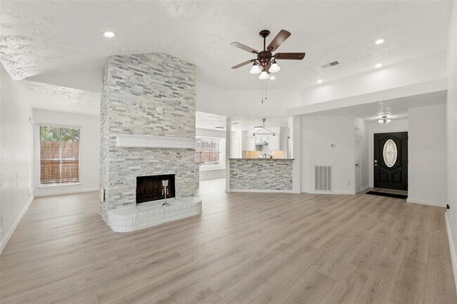 Building Photo - 419 Capehill Dr