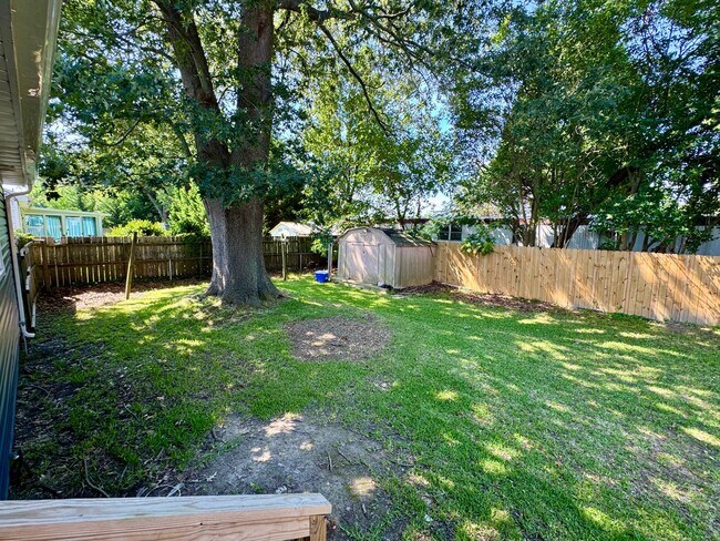 Building Photo - Charming Brick Ranch Near the Beach & Bases