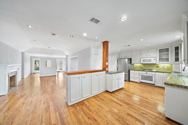 Building Photo - 3115 Glen Haven Blvd