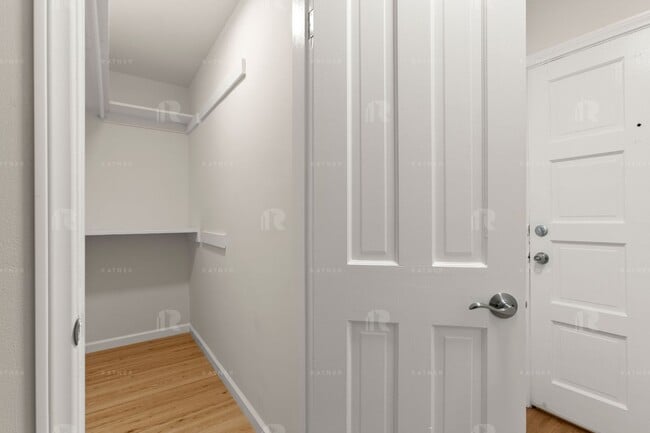 Building Photo - 4191 Sunswept Dr